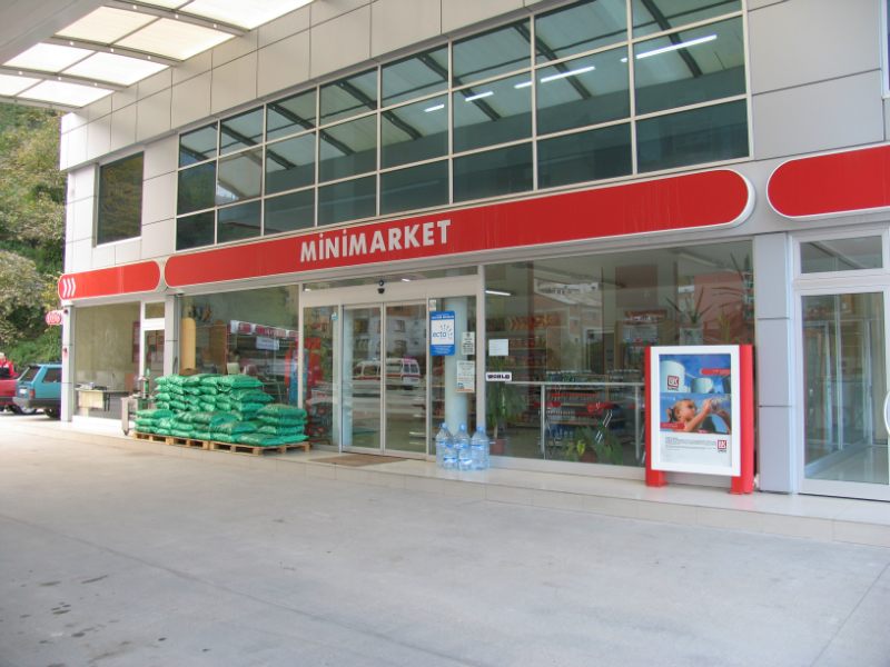 Yaramanlar Petrol istasyon marketi dış cephe
